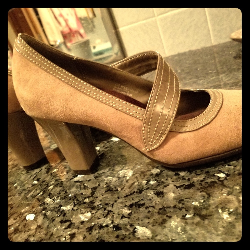 Retro Inspired AEROSOLES Heels